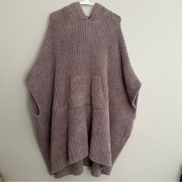 Barefoot dreams The Cozy Hooded Poncho Blanket - Picture 4 of 7